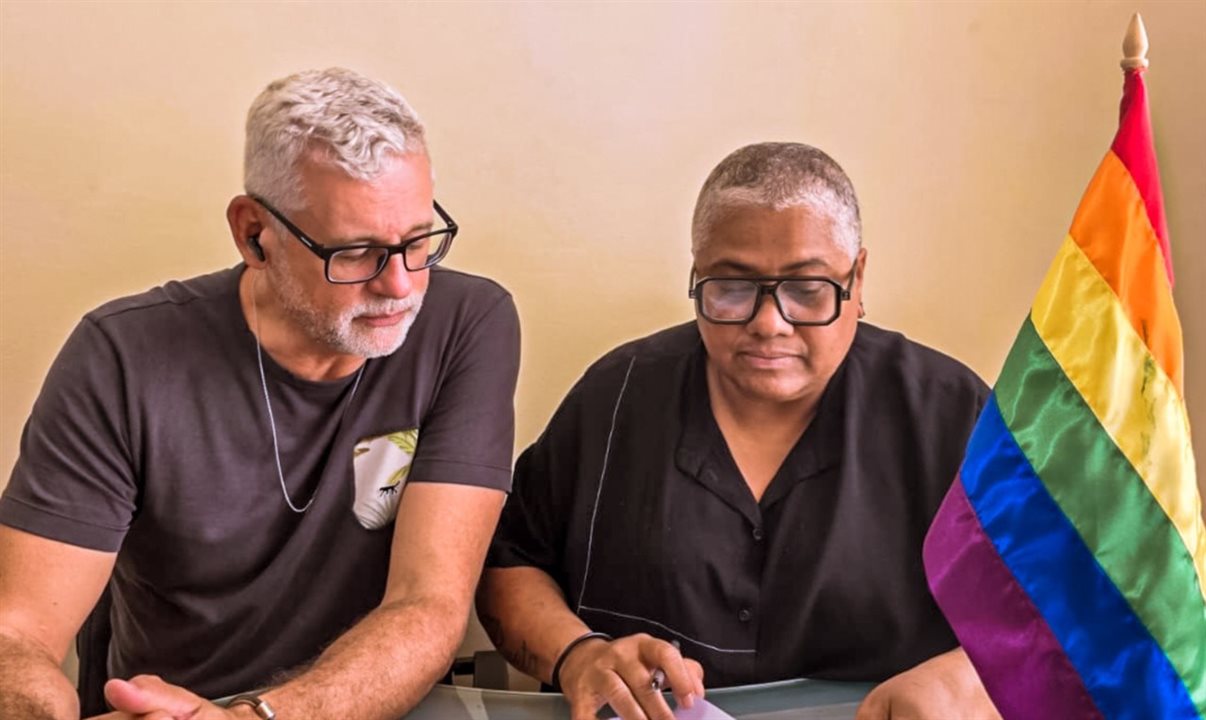 O atual presidente da associação, Ricardo Gomes, ao lado da nova vice: Tracy dos Santos