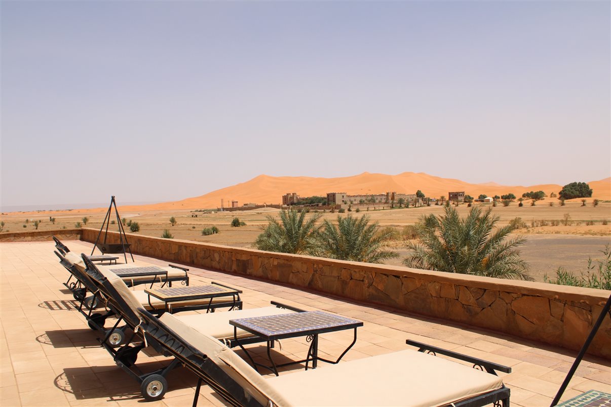 Fachada do Riad Xaluca, aos pés do deserto