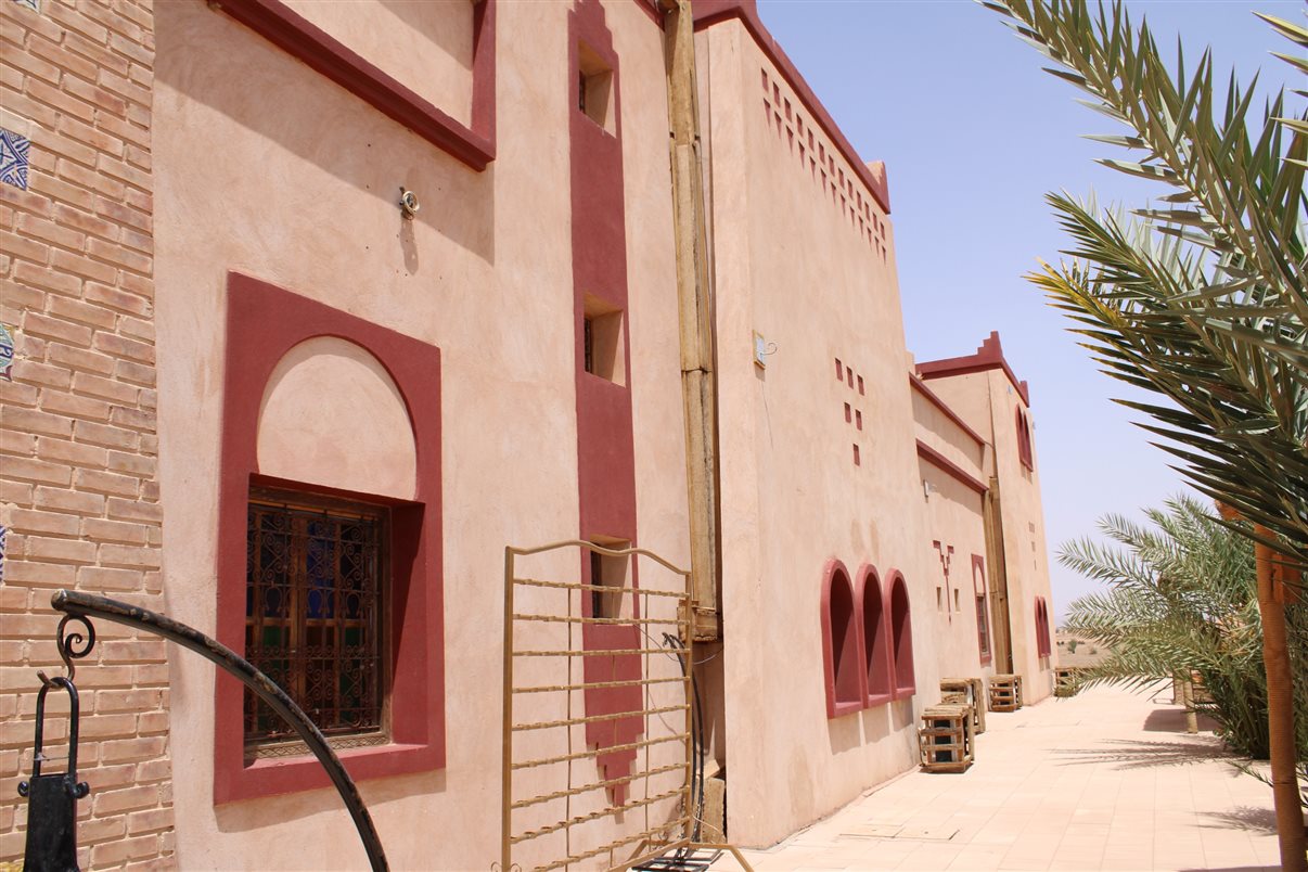 Fachada do Riad Xaluca, aos pés do deserto
