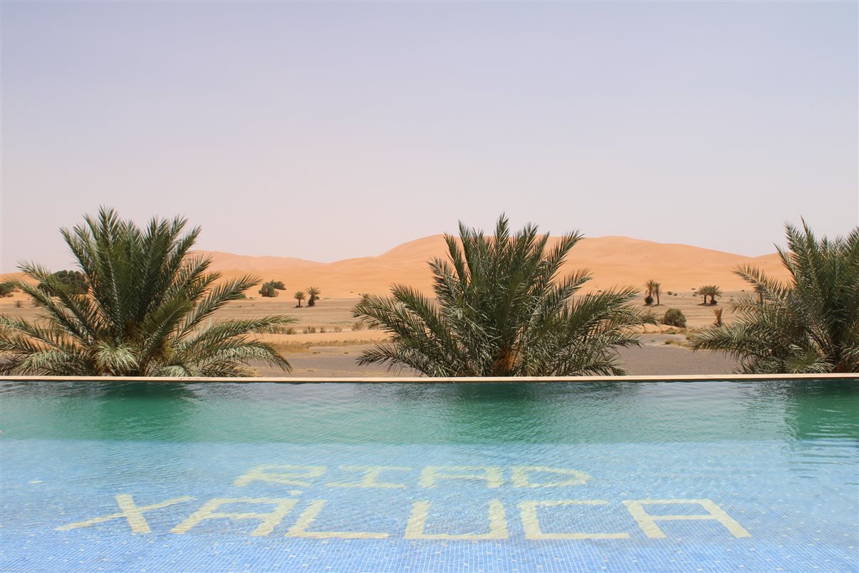 Fachada do Riad Xaluca, aos pés do deserto