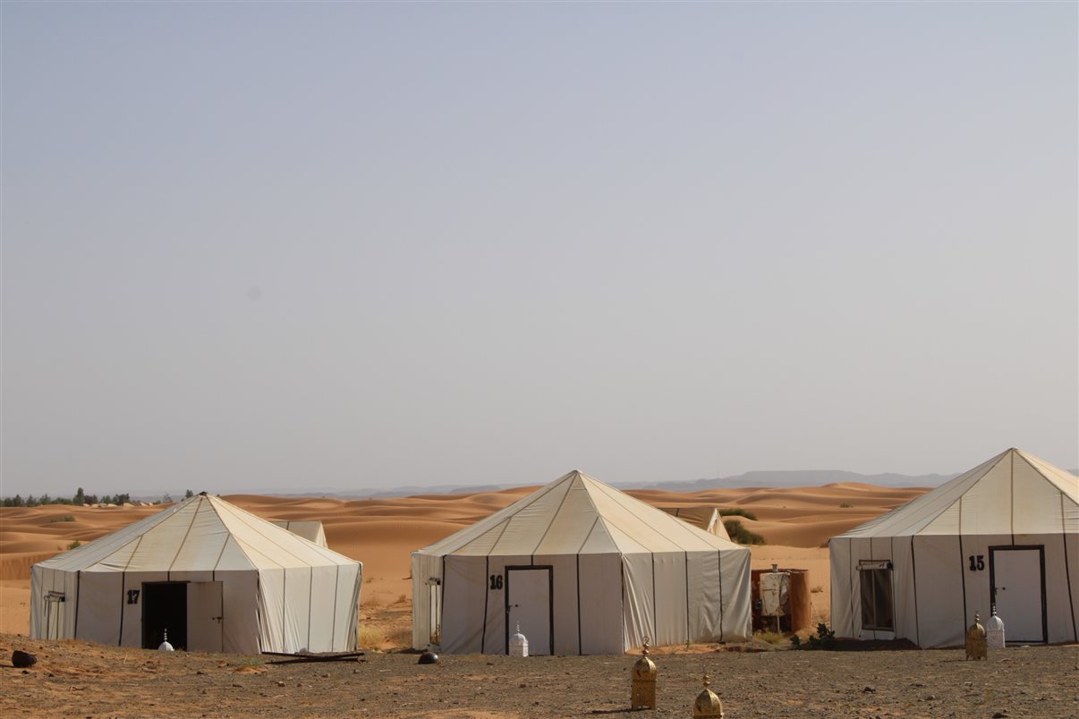 Fachada do Riad Xaluca, aos pés do deserto