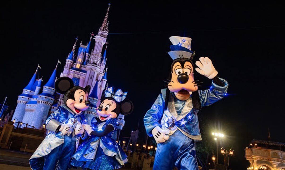Mickey, Minnie e Pateta estão confirmados no desfile noturno inédito