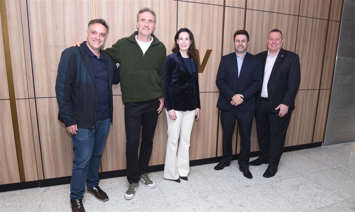 Alessandro Rabelo e Fernando Amaral, da Visa, Fernanda Lemos, Emerson Sanglard e Pascal Belanger, da PPG