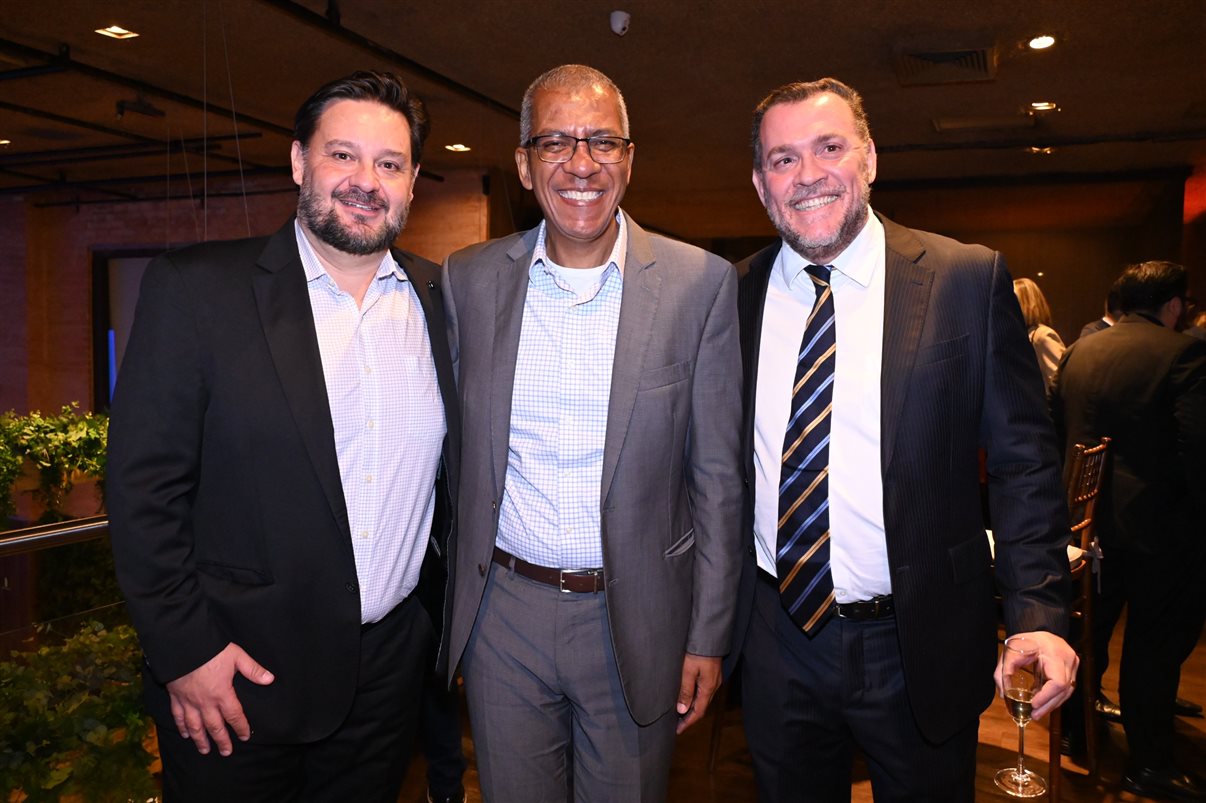 Douglas Camargo e Siderley Santos, ambos da Abracorp