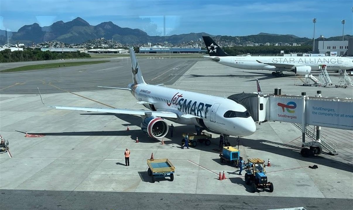 A JetSMART conta com uma frota de 46 aeronaves Airbus A320 e A321 e opera sob o modelo de baixo custo