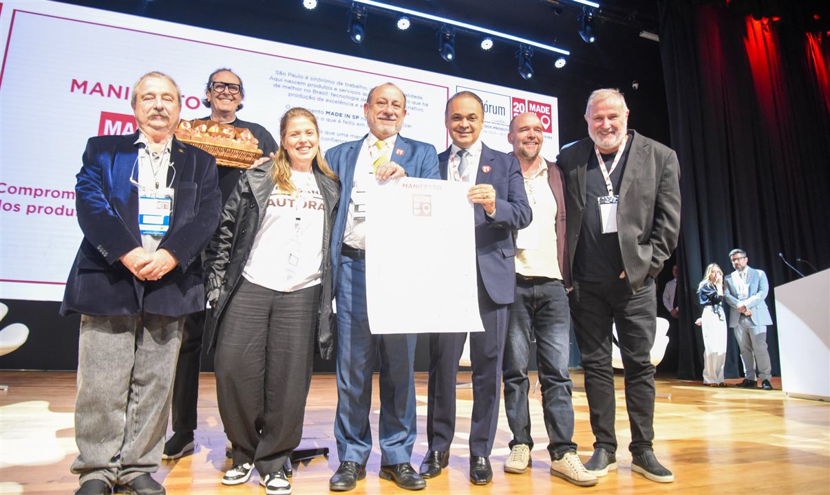 O manifesto para adesão à campanha Made in São Paulo foi assinado no palco do Expo Fórum Visite São Paulo