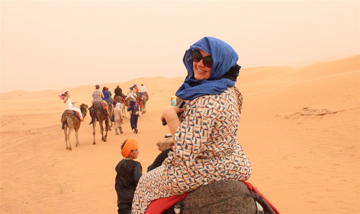 Janaina Araujo, CEO da Lékè e idealizadora do Desert Women Summit, em passeio no deserto do Sahara