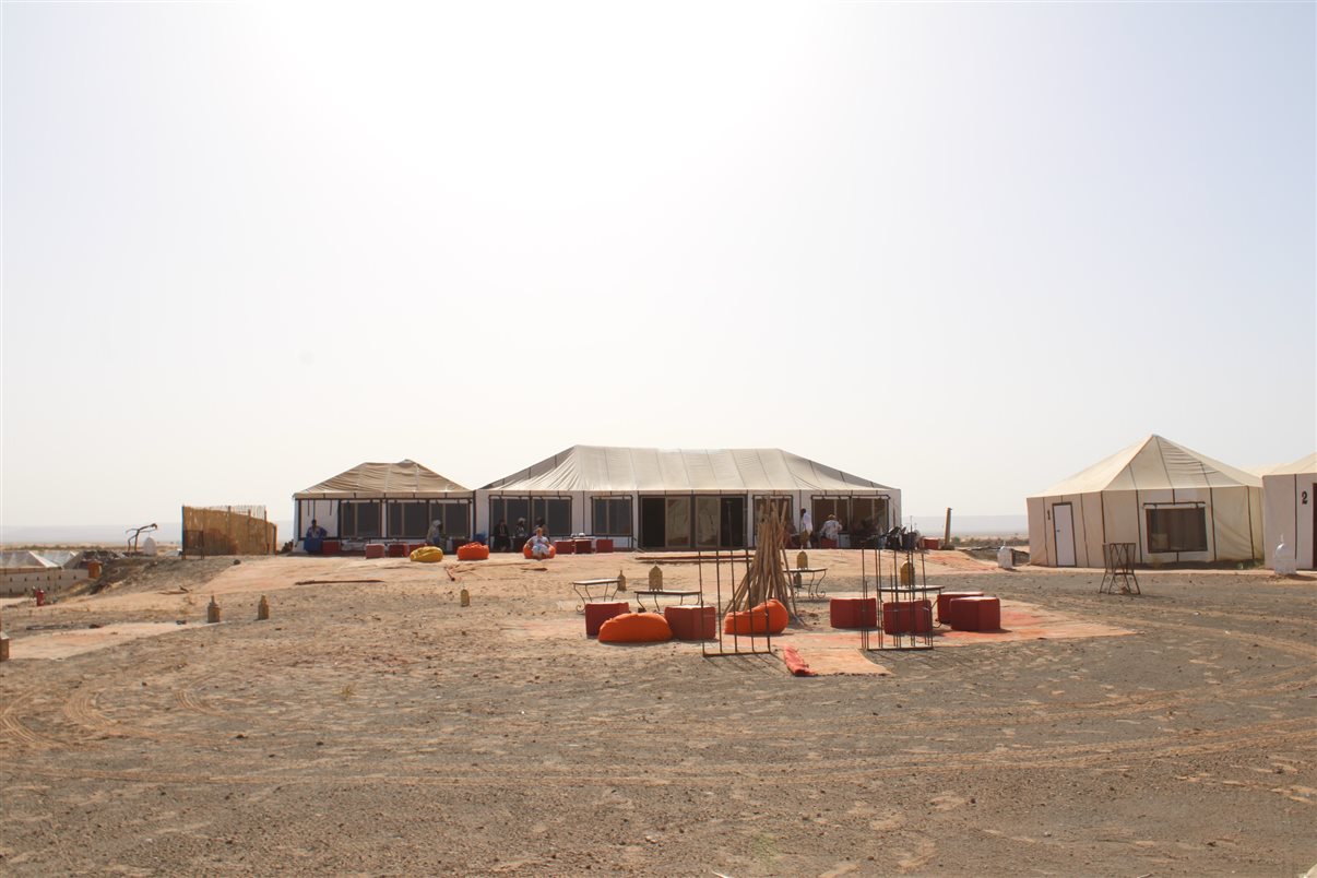 Fachada do Riad Xaluca, aos pés do deserto