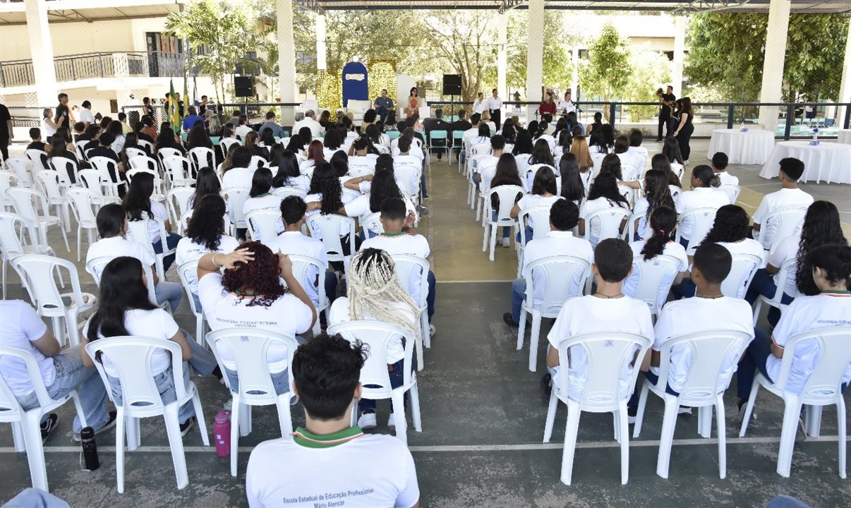 A iniciativa envolveu alunos do curso Técnico em Eventos, que participaram de uma jornada imersiva com oficinas práticas, palestras e visitas técnicas