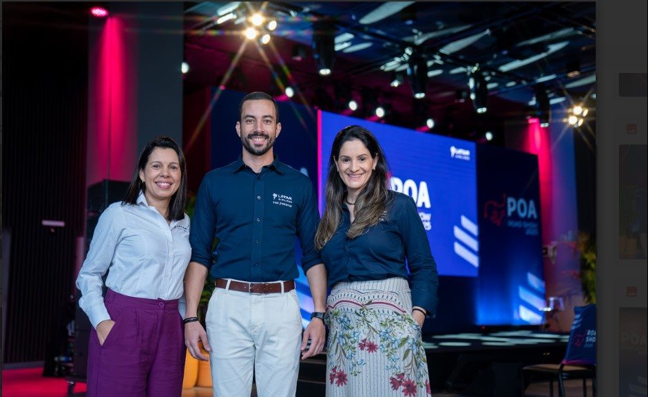 Bianca Schimpl, Rafael Marques e Camila Belinelli, da equipe de Vendas da Latam Brasil