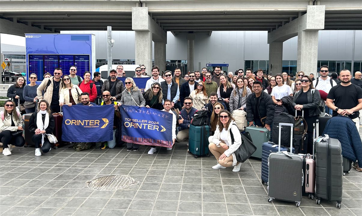 Grupo do Top Seller Orinter no Aeroporto Internacional Jorge Chávez, em Lima, com o receptivo Vipac