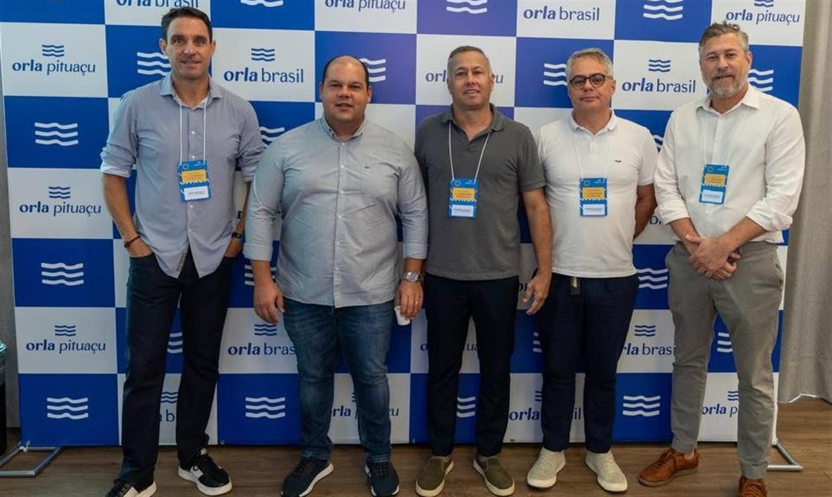 Representantes da Orla Brasil com o secretário Décio Martins