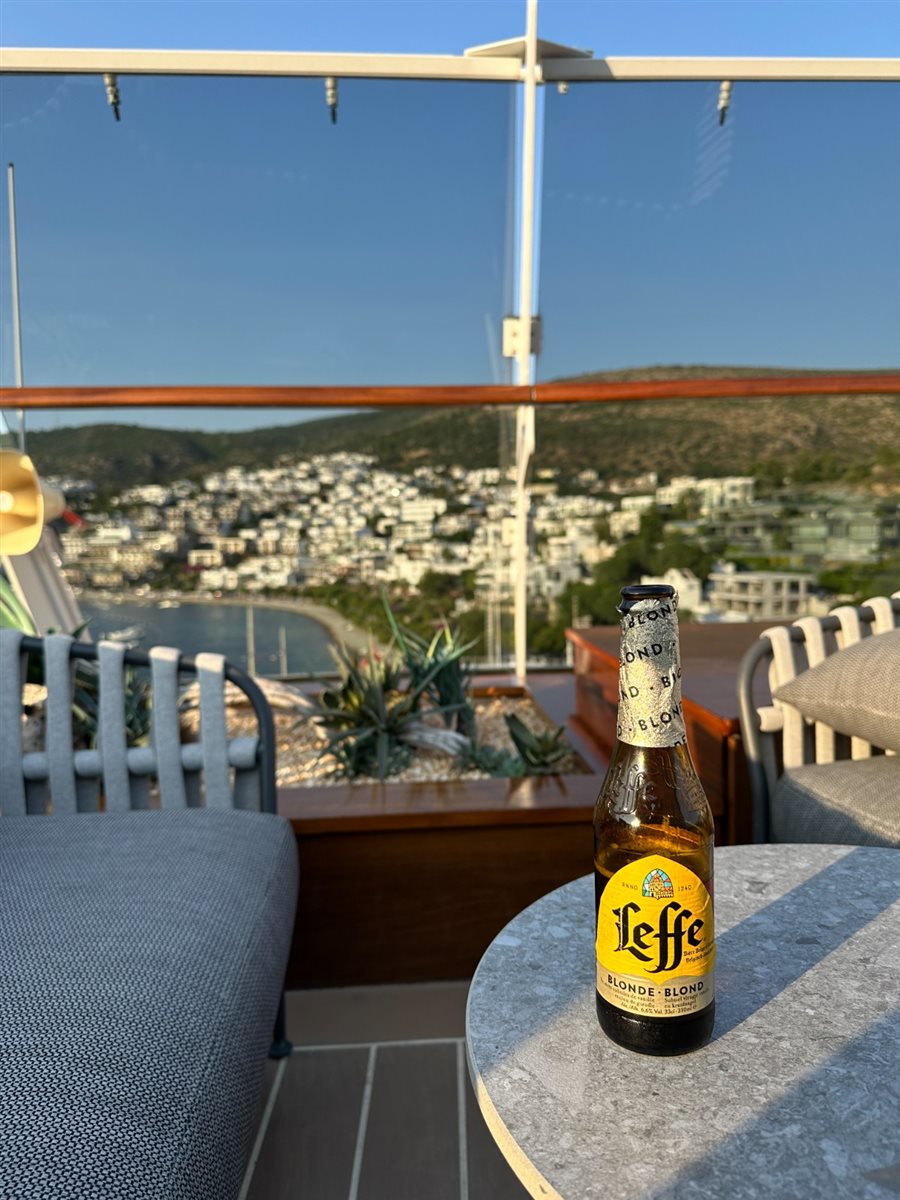 Explora I atracado em Bodrum, Turquia