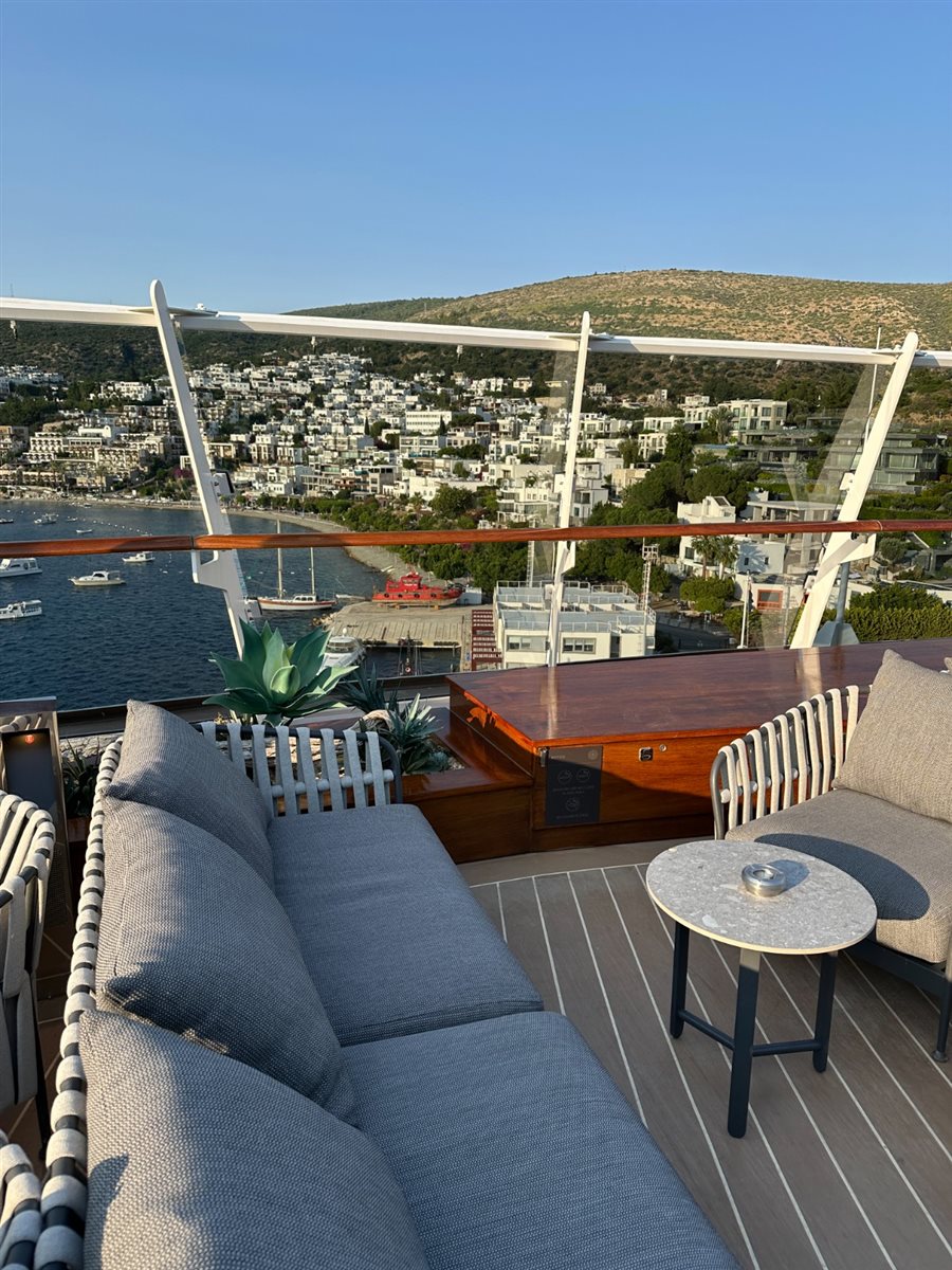 Explora I atracado em Bodrum, Turquia