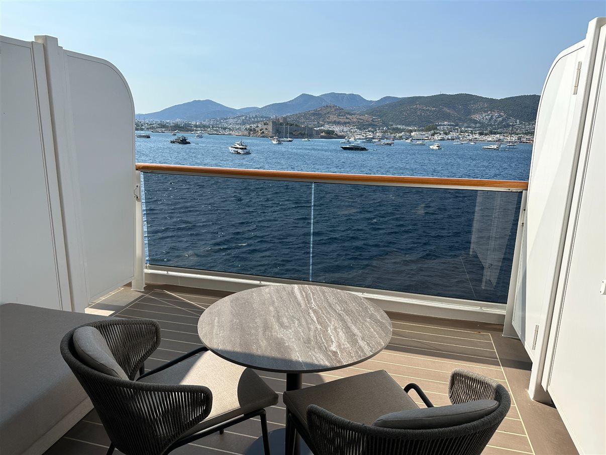 Explora I atracado em Bodrum, Turquia