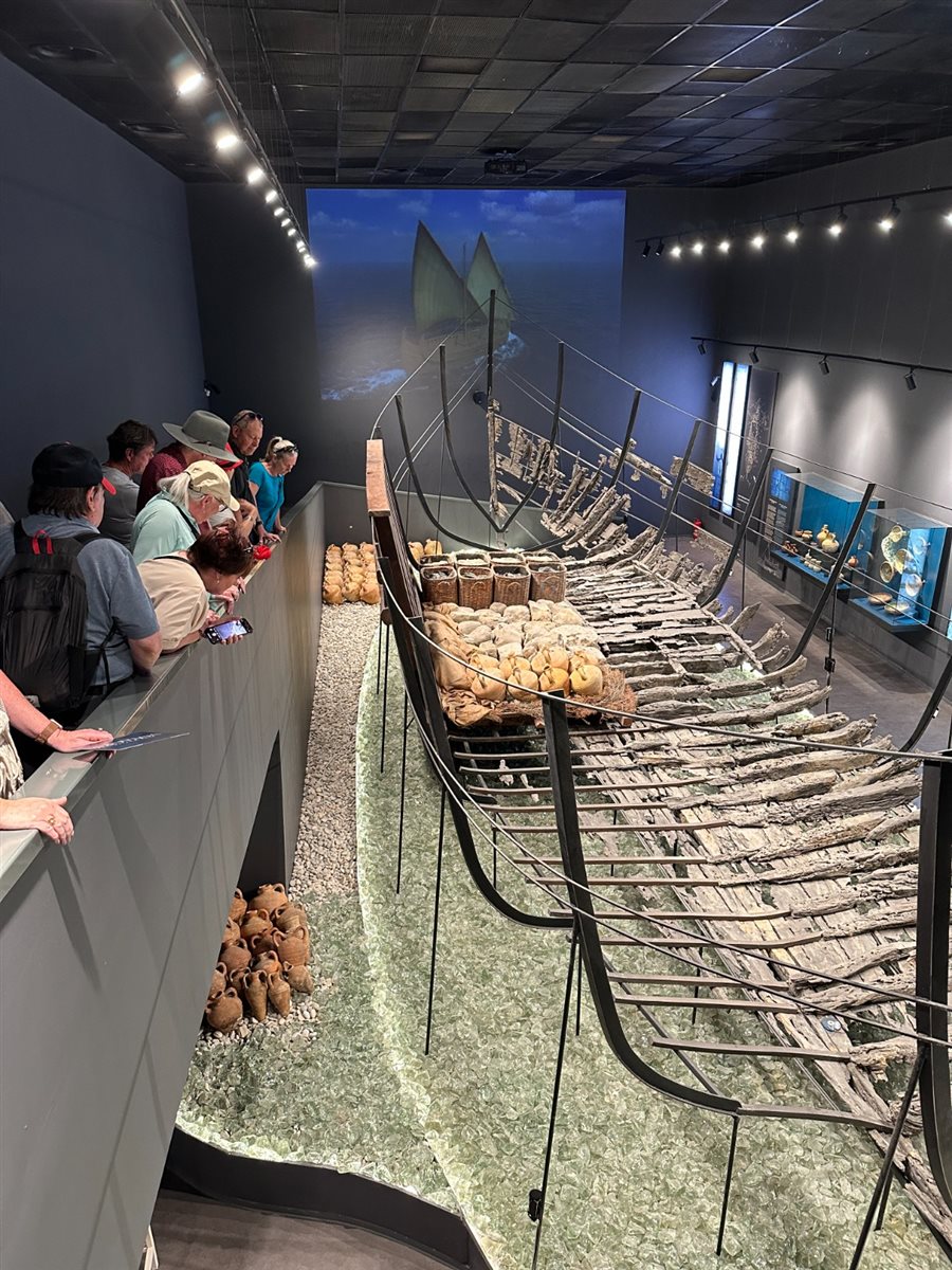 Mar Egeu pelas muralhas da histórica Bodrum