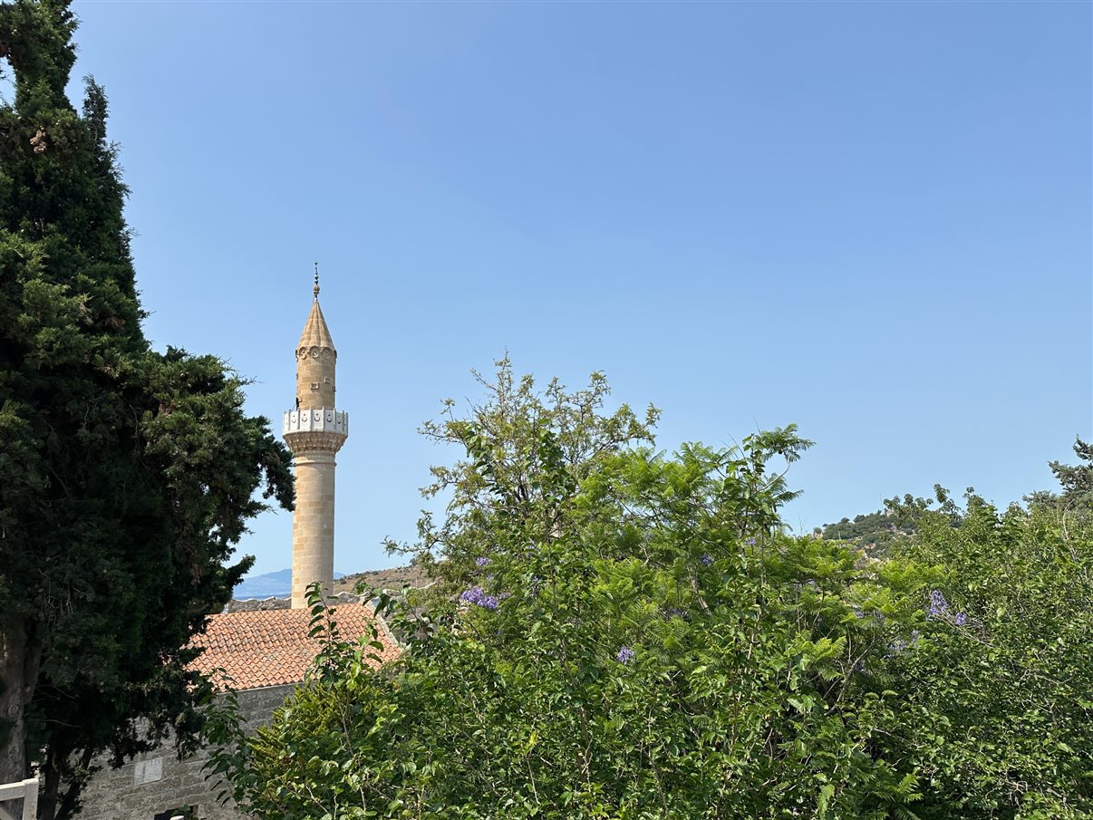 Mar Egeu pelas muralhas da histórica Bodrum