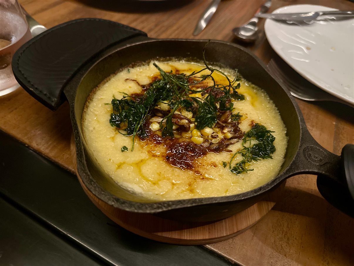 O restaurante Ocre fica no hotel Wood e tem menu assinado por Roberta Sudbrack