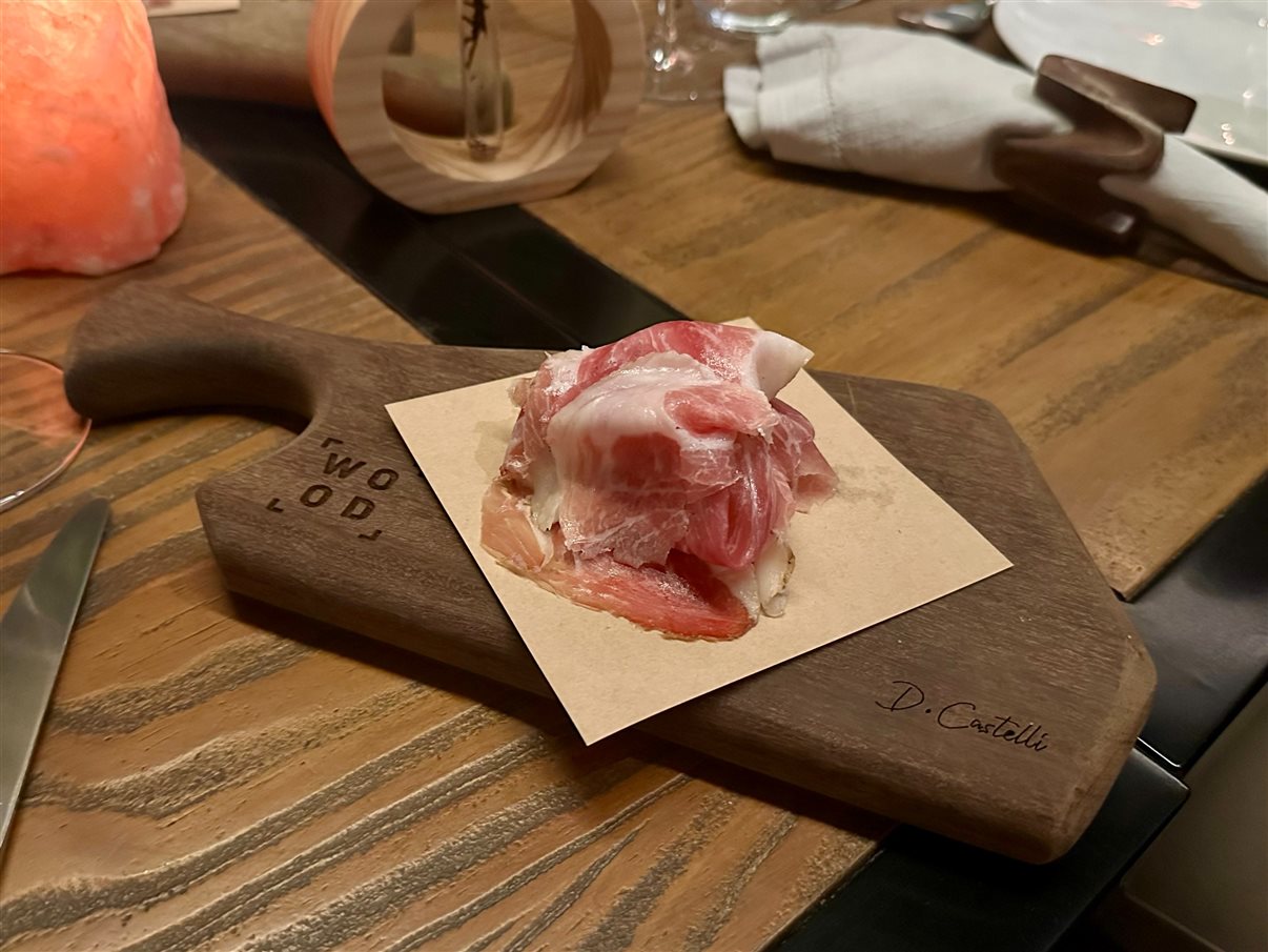 O restaurante Ocre fica no hotel Wood e tem menu assinado por Roberta Sudbrack