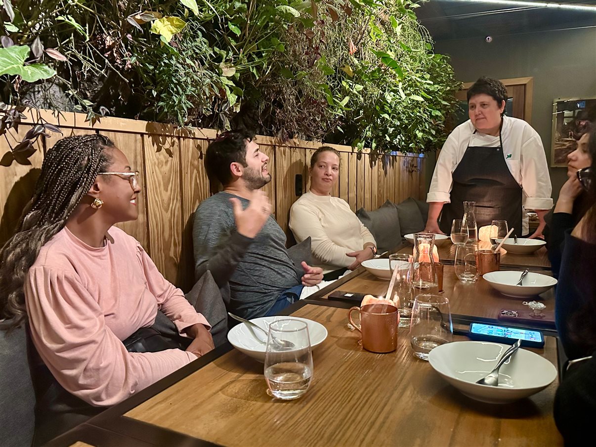 O restaurante Ocre fica no hotel Wood e tem menu assinado por Roberta Sudbrack