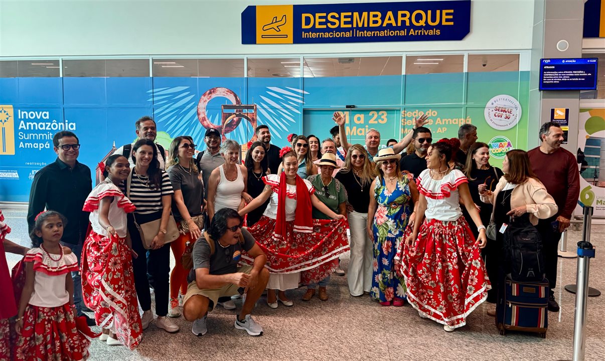 Grupo foi recebido com festa no desembarque em Macapá