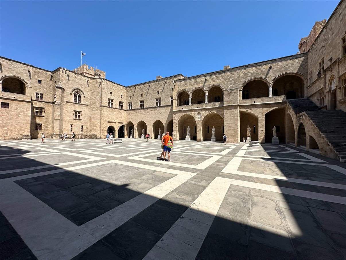 Rhodes: História viva entre muralhas na Cidade Medieval