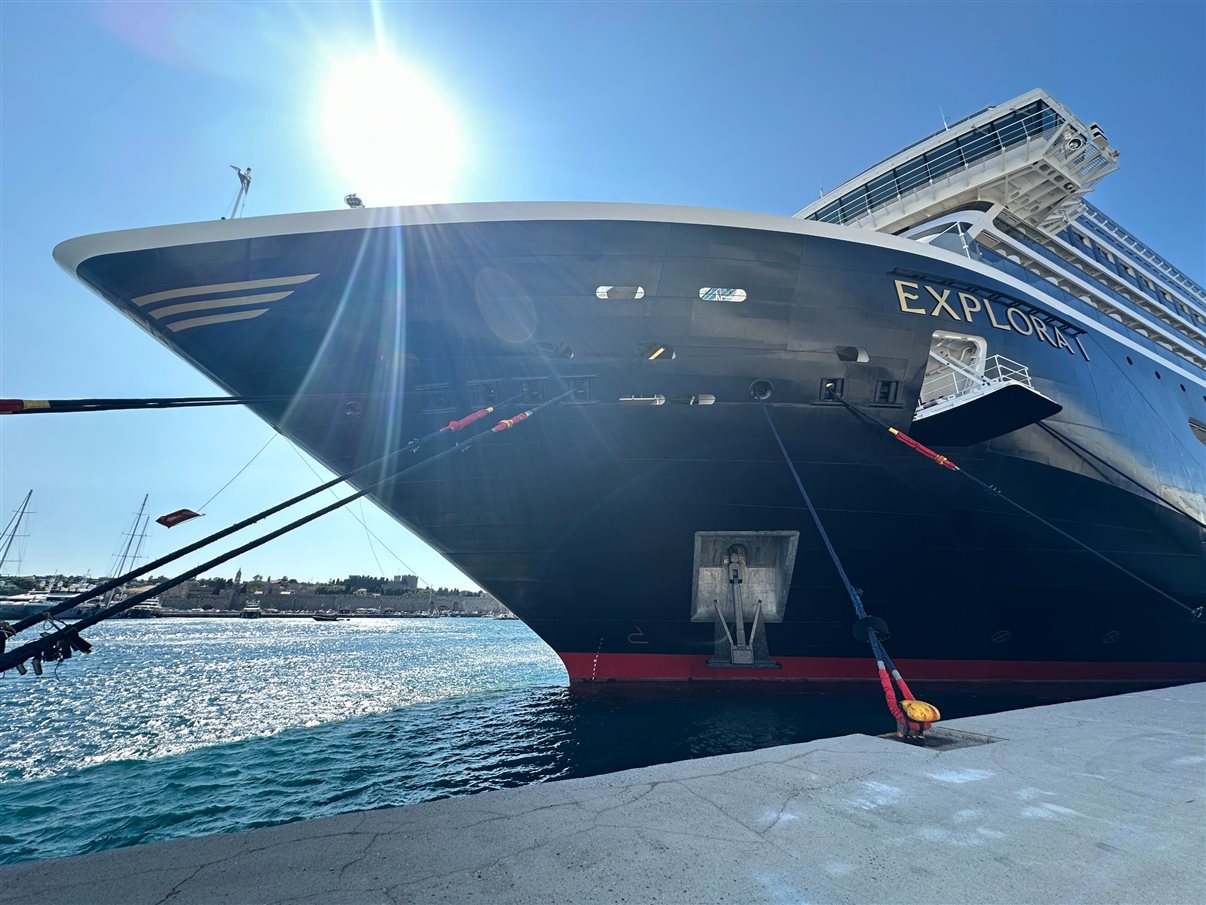 Astern Pool & Bar, na traseira do navio