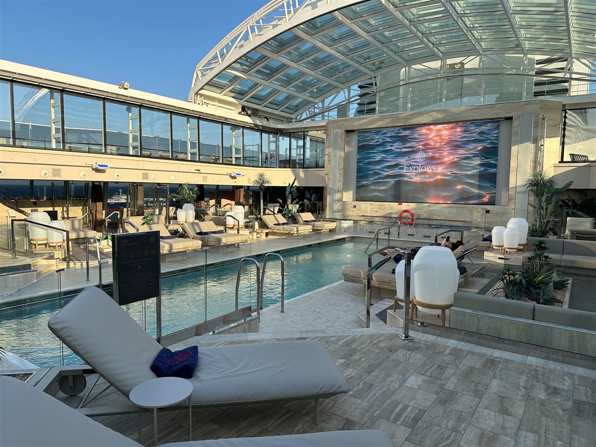 Consesrvatorium Pool & Bar, a principal piscina do Explora I