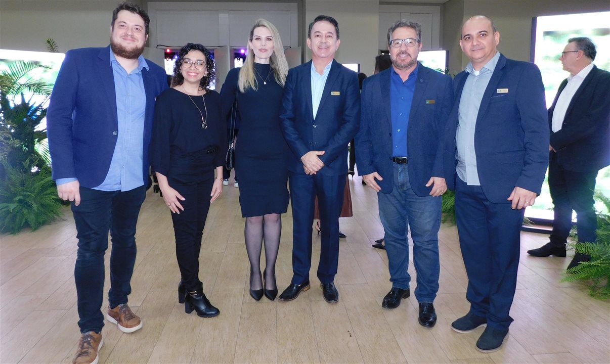 Anderson Voltolini, Natali Carvalho, Juliana Isis, Munir Calaça, Marlo Camargo e Alex Bastos, todos do Recanto Cataratas Resort