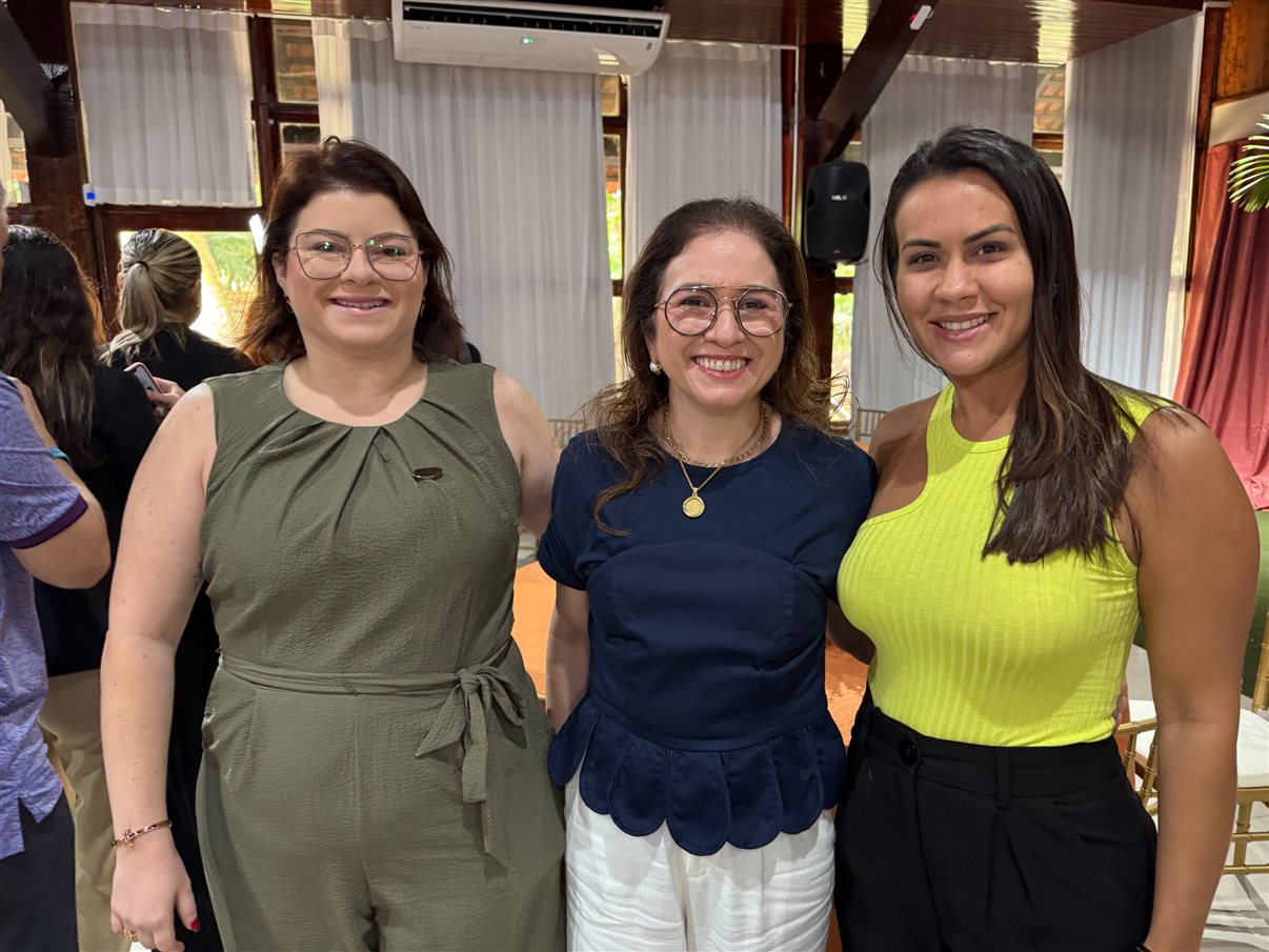 Ana Carolina Medeiros, presidente da Abav Nacional, ao lado de Fernando Santos, VP da Abav Nacional, e de Rita Vasconcelos, do Conselho da Abav Nacional