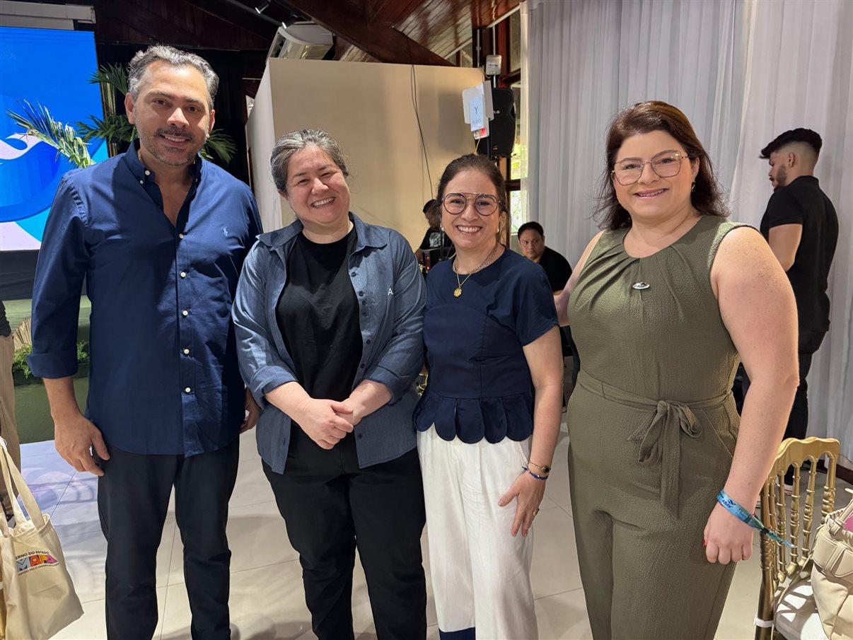 Ana Carolina Medeiros, presidente da Abav Nacional, ao lado de Fernando Santos, VP da Abav Nacional, e de Rita Vasconcelos, do Conselho da Abav Nacional