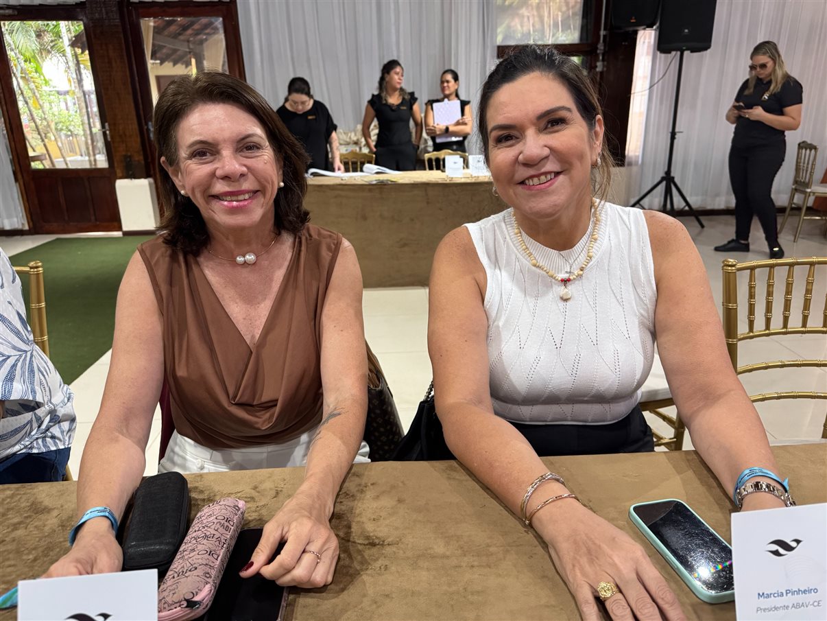 Ana Carolina Medeiros, presidente da Abav Nacional, ao lado de Fernando Santos, VP da Abav Nacional, e de Rita Vasconcelos, do Conselho da Abav Nacional
