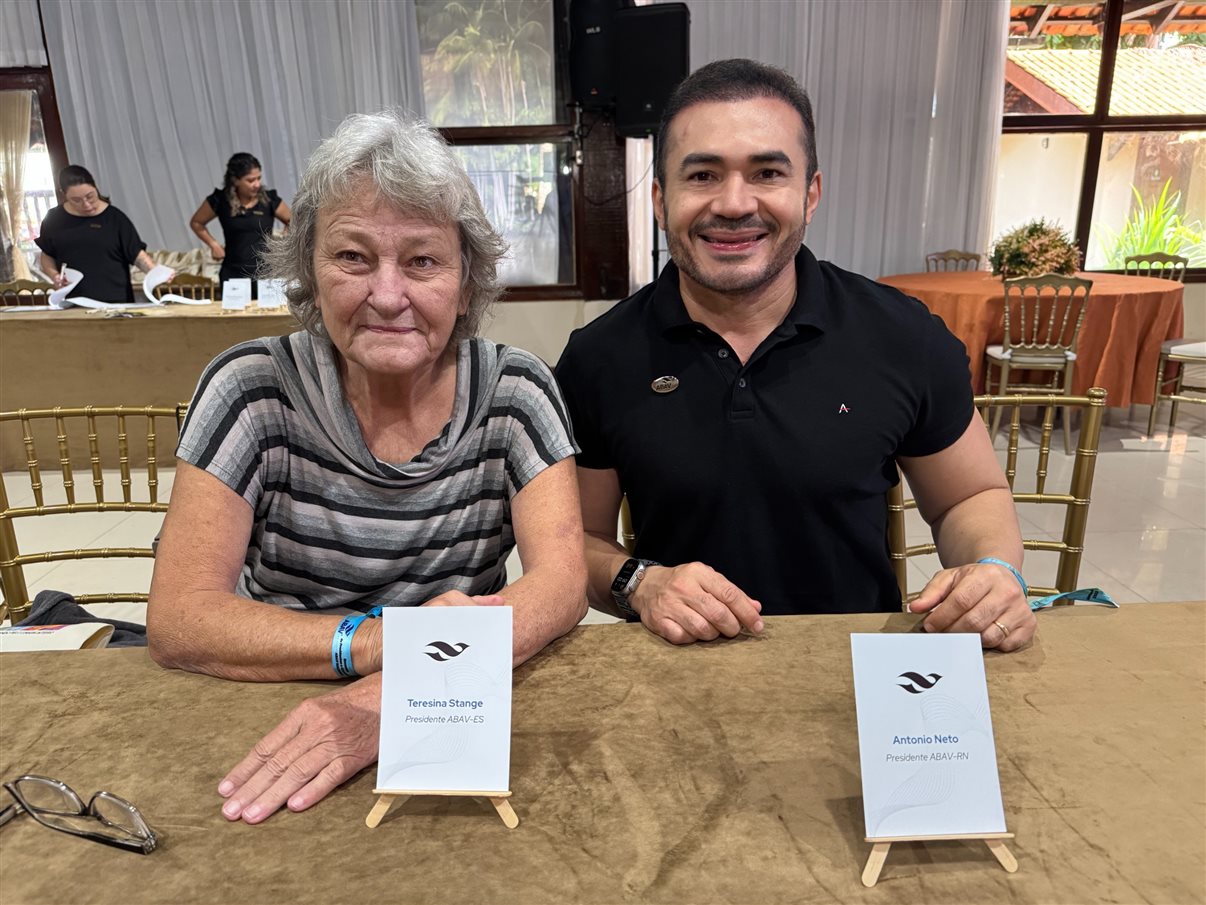 Ana Carolina Medeiros, presidente da Abav Nacional, ao lado de Fernando Santos, VP da Abav Nacional, e de Rita Vasconcelos, do Conselho da Abav Nacional