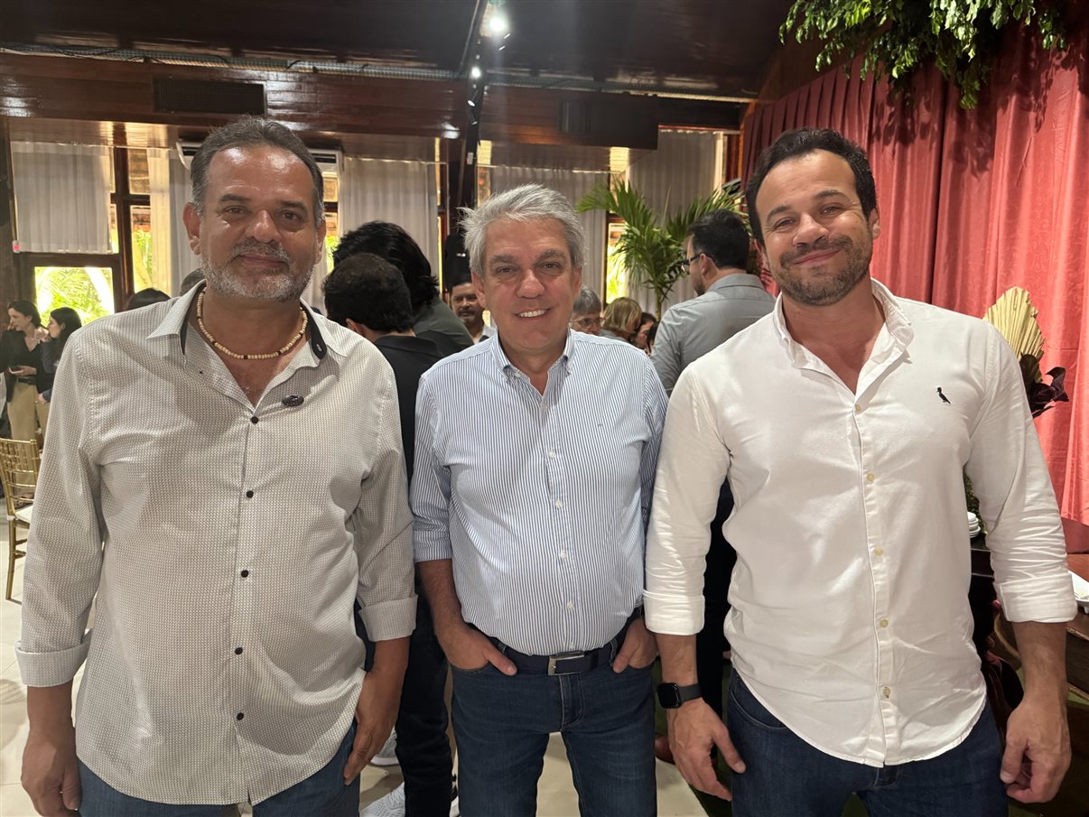 Ana Carolina Medeiros, presidente da Abav Nacional, ao lado de Fernando Santos, VP da Abav Nacional, e de Rita Vasconcelos, do Conselho da Abav Nacional