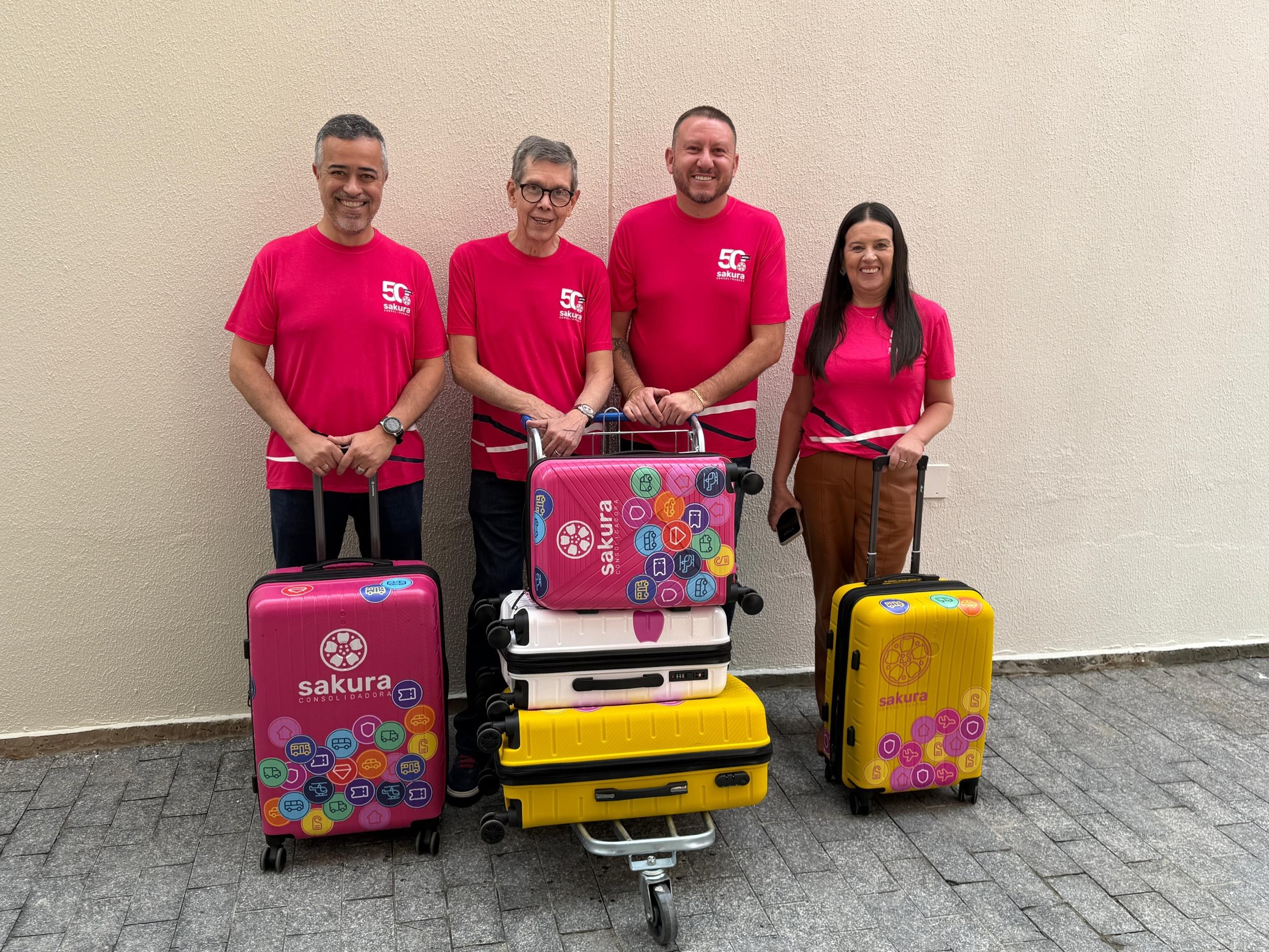 Luis Carlos Vargas, diretor de Vendas, Cássio Oliveira, diretor Comercial, Wagner Chaves e Vivi Siqueira, sócios da Sakura, na nova sede