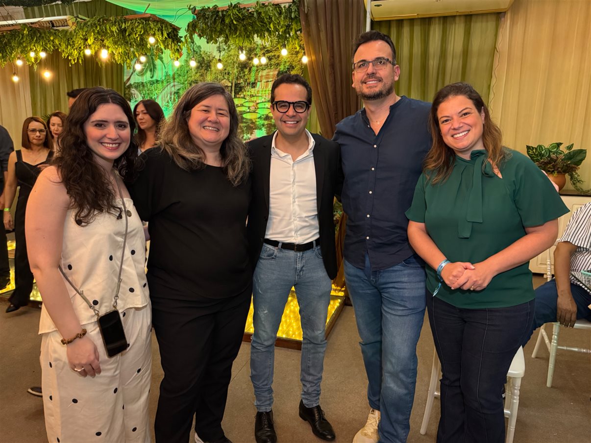 Elenilton Marques, da Abav-AP, Ana Carolina Medeiros, da Abav Nacional, Syntia Lamarão, secretária de Turismo do Amapá, Antônio Karp e Bianca Serafim, da Latam, Daniel Braz, da Sefaz, e Gabriel Flores, da ABBTur