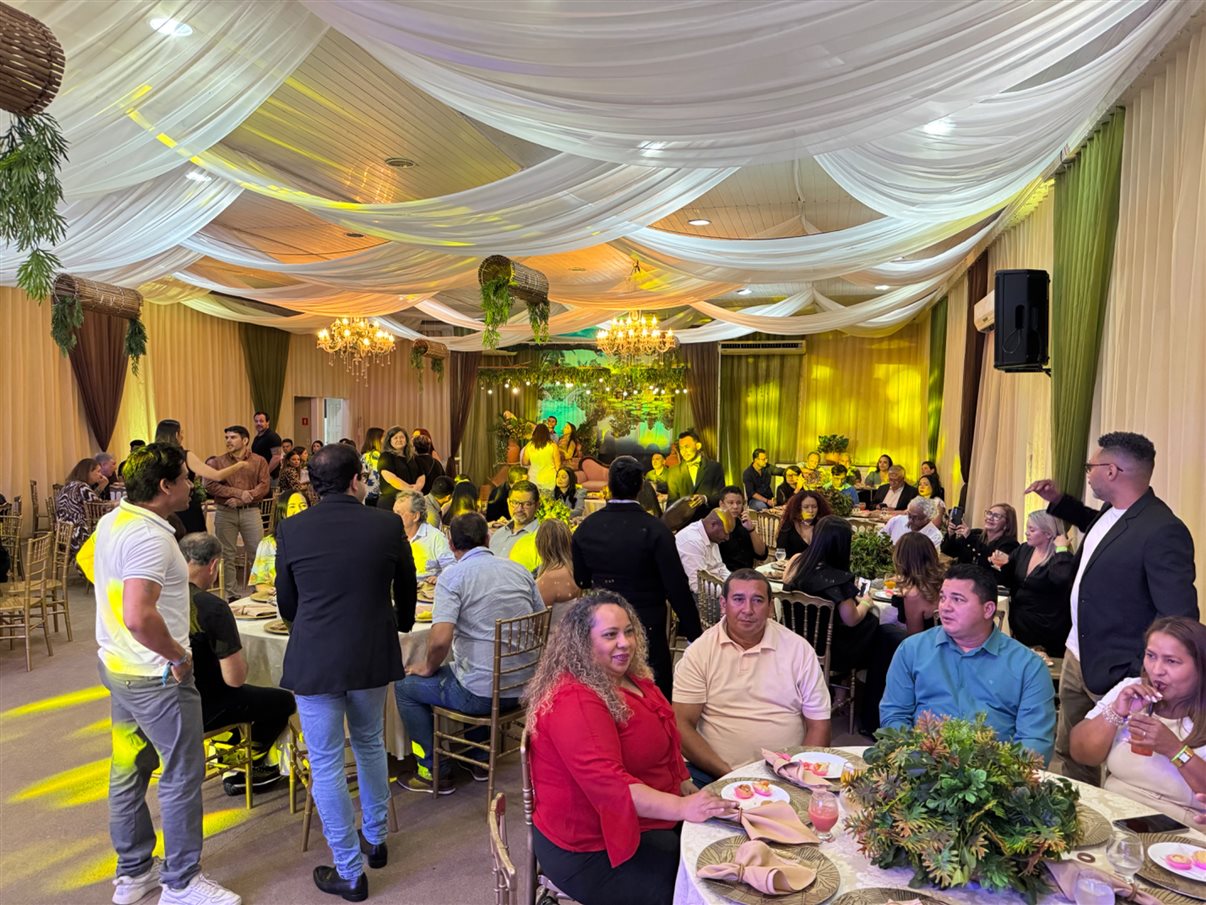 Elenilton Marques, da Abav-AP, Ana Carolina Medeiros, da Abav Nacional, Syntia Lamarão, secretária de Turismo do Amapá, Antônio Karp e Bianca Serafim, da Latam, Daniel Braz, da Sefaz, e Gabriel Flores, da ABBTur