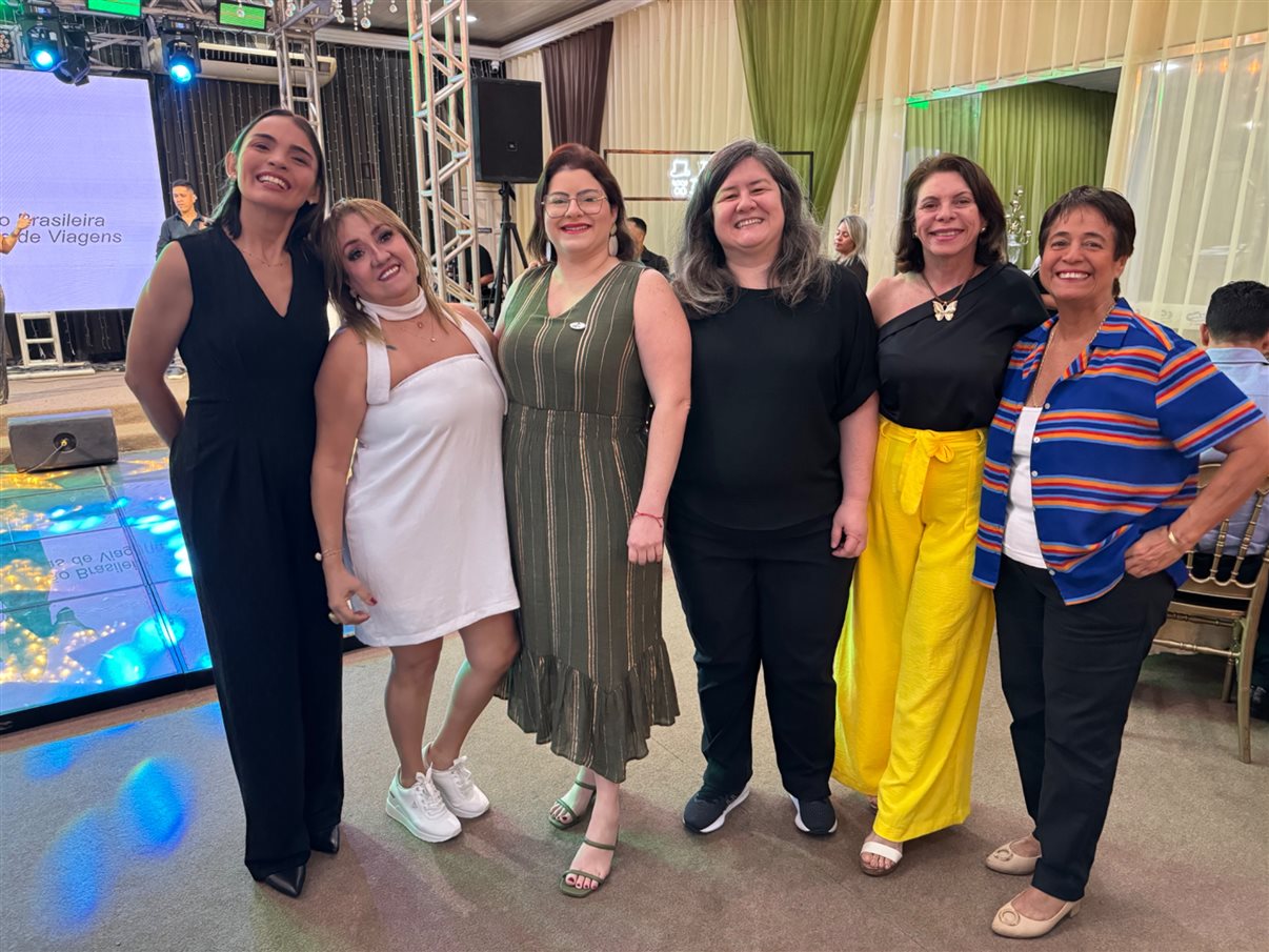 Elenilton Marques, da Abav-AP, Ana Carolina Medeiros, da Abav Nacional, Syntia Lamarão, secretária de Turismo do Amapá, Antônio Karp e Bianca Serafim, da Latam, Daniel Braz, da Sefaz, e Gabriel Flores, da ABBTur