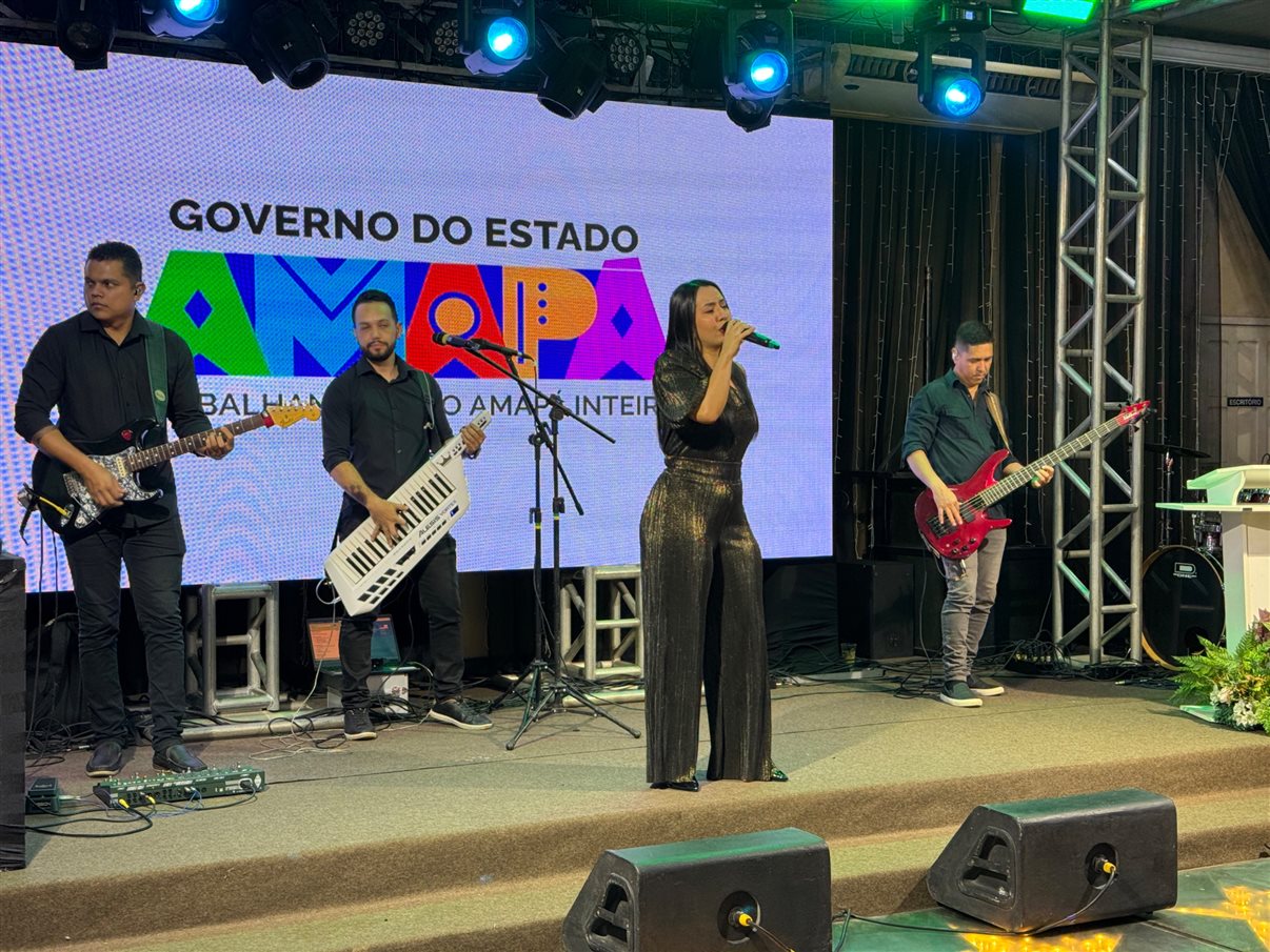 Elenilton Marques, da Abav-AP, Ana Carolina Medeiros, da Abav Nacional, Syntia Lamarão, secretária de Turismo do Amapá, Antônio Karp e Bianca Serafim, da Latam, Daniel Braz, da Sefaz, e Gabriel Flores, da ABBTur