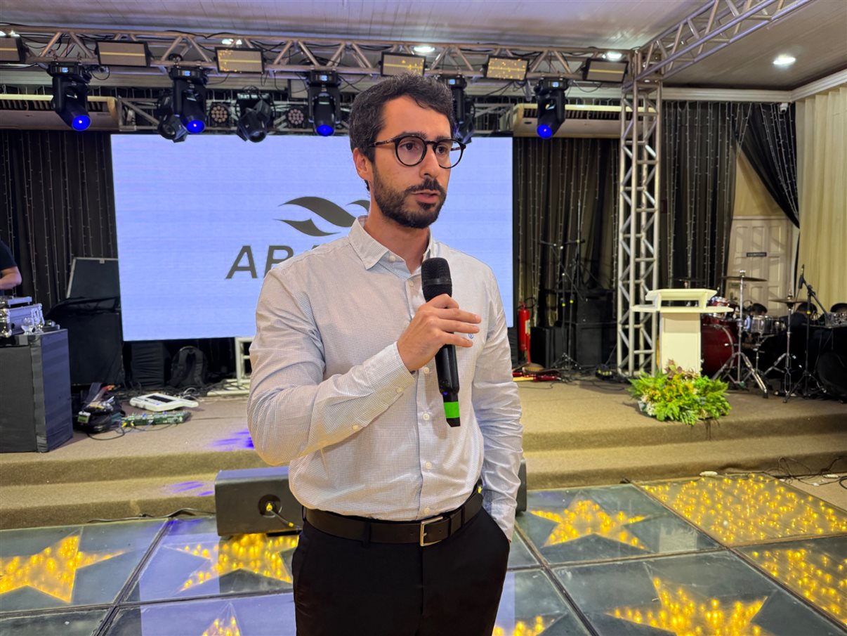 Elenilton Marques, da Abav-AP, Ana Carolina Medeiros, da Abav Nacional, Syntia Lamarão, secretária de Turismo do Amapá, Antônio Karp e Bianca Serafim, da Latam, Daniel Braz, da Sefaz, e Gabriel Flores, da ABBTur