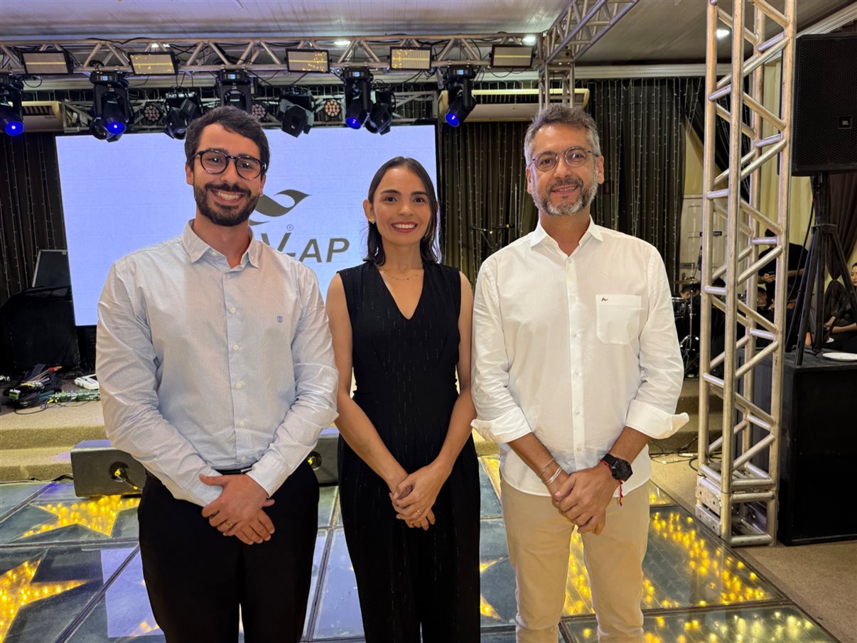 Antônio Karp, da Latam, Syntia Lamarão, secretária de Turismo do Amapá, e Clécio Luís, governador do Amapá