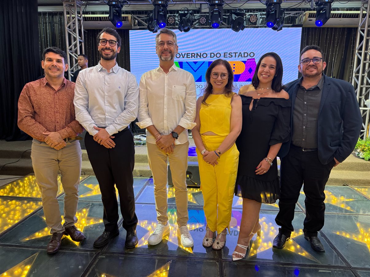 Daniel Braz, da Sefaz, Antônio Karp, da Latam, Clecio Luis, governador do Amapá, Ana Carolina Medeiros, presidente da Abav Nacional, Bianca Serafim, da Latam, e Elenilton Marques, presidente da Abav-AP