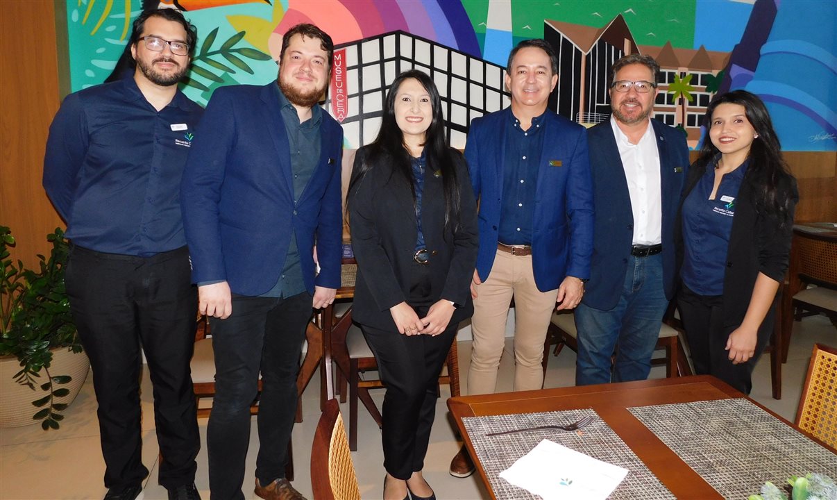 Felipe Espínola, Anderson Voltolini, Michelli Santana, Munir Calaça, Marlo Camargo e Bianca Lima, todos do Recanto Cataratas Resort