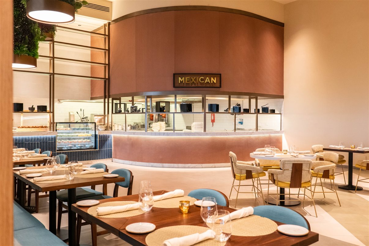 O principal restaurante do complexo permanece sendo o Market, onde não é preciso fazer reserva para fazer as refeições