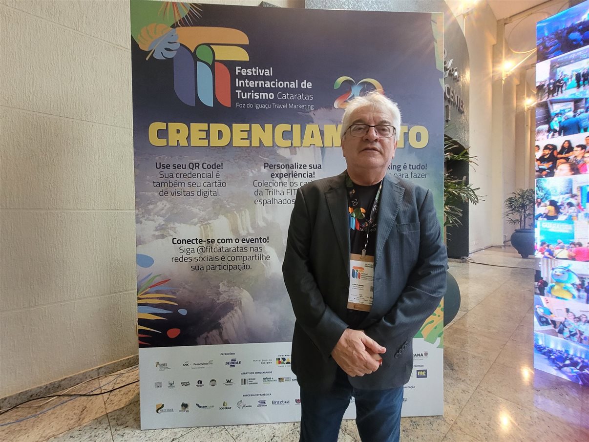 Jonas Maciel, Joaquim Domingos, Vicente Brasil, todos da Azul, e Roberto Mello, da Azul Viagens