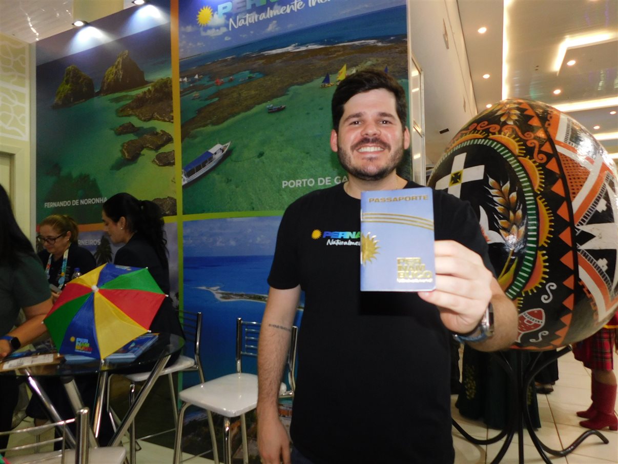 Jonas Maciel, Joaquim Domingos, Vicente Brasil, todos da Azul, e Roberto Mello, da Azul Viagens