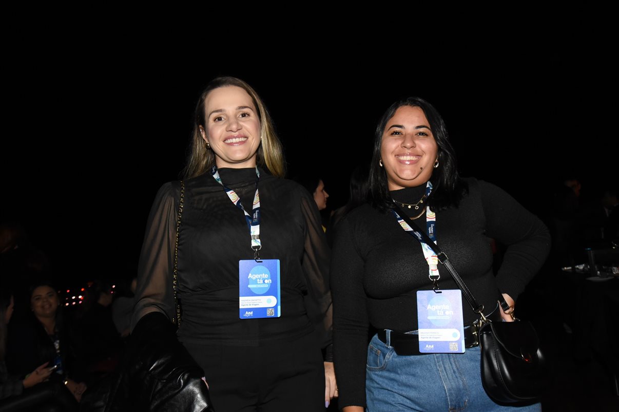 Gabrielle Assis, da Belvitur, Marina Souza, da Vilhetur, Irapuan Cortes Santos, do Viaje Paraná, Maisa Lima, da Mapstur Turismo, Giulliana Mesquita, da Azul Viagens, e Daniel Bicudo, da Azul
