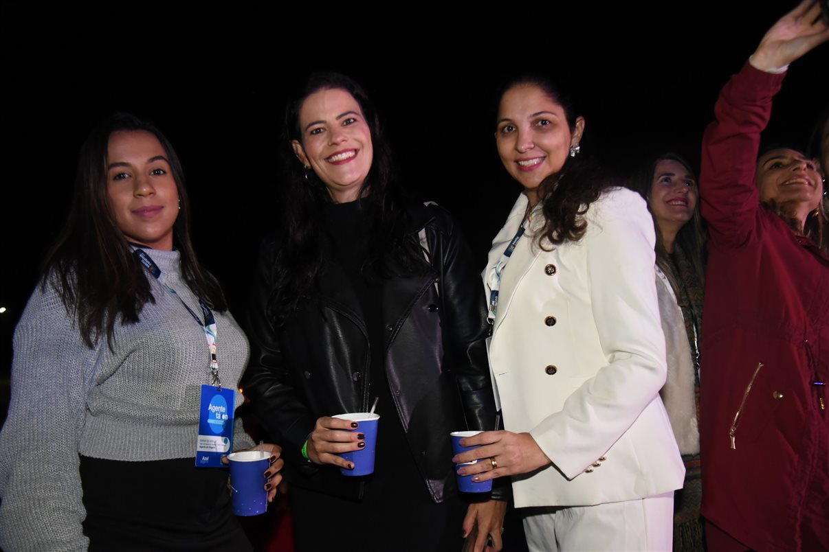 Gabrielle Assis, da Belvitur, Marina Souza, da Vilhetur, Irapuan Cortes Santos, do Viaje Paraná, Maisa Lima, da Mapstur Turismo, Giulliana Mesquita, da Azul Viagens, e Daniel Bicudo, da Azul