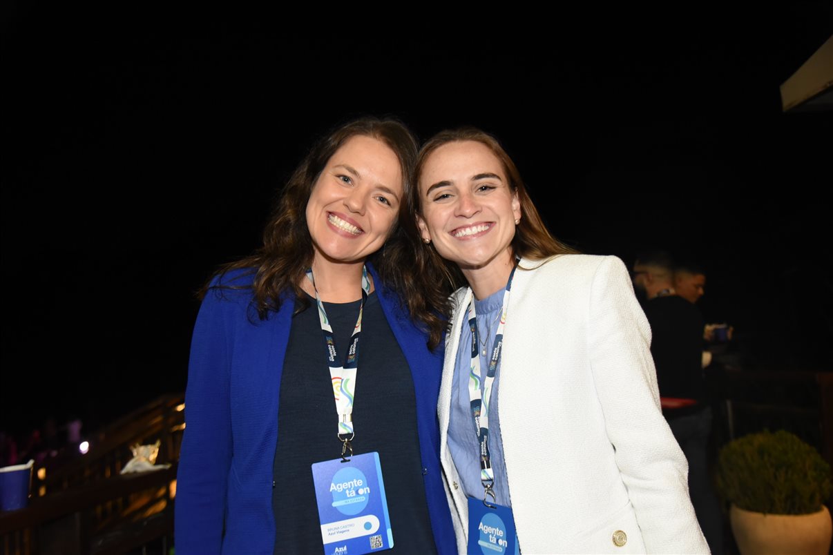 Gabrielle Assis, da Belvitur, Marina Souza, da Vilhetur, Irapuan Cortes Santos, do Viaje Paraná, Maisa Lima, da Mapstur Turismo, Giulliana Mesquita, da Azul Viagens, e Daniel Bicudo, da Azul