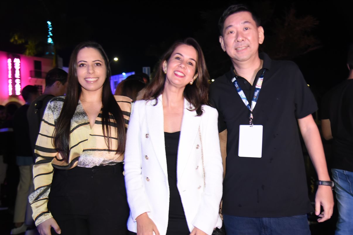Gabrielle Assis, da Belvitur, Marina Souza, da Vilhetur, Irapuan Cortes Santos, do Viaje Paraná, Maisa Lima, da Mapstur Turismo, Giulliana Mesquita, da Azul Viagens, e Daniel Bicudo, da Azul